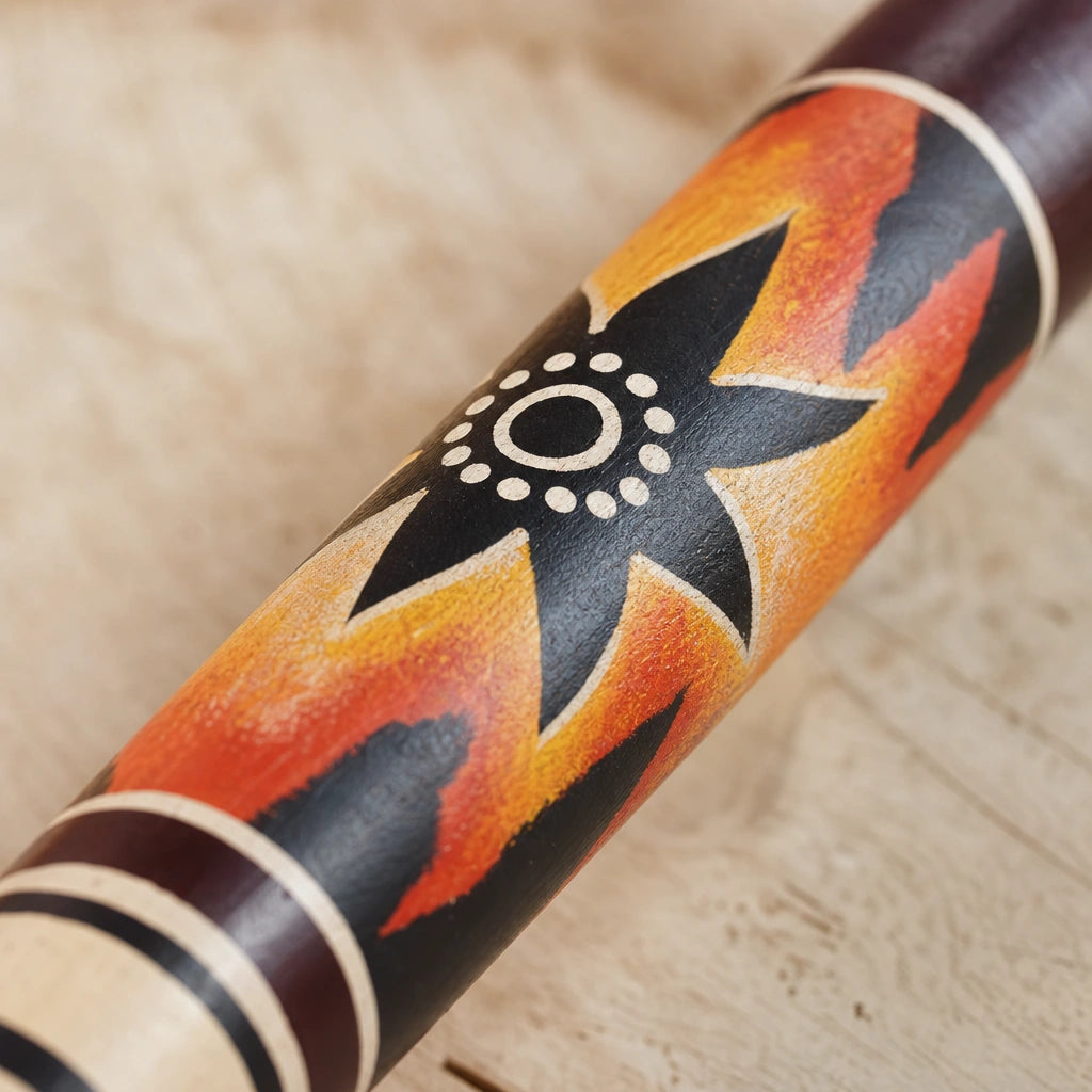 Didgeridoo aus Kunststoff gebogen im Tribal Sun Design